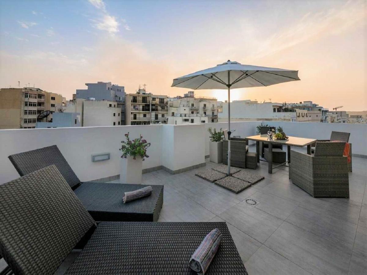 Stunning Penthouse Roof Terrace & Communal Swimming Pool Сент-Полс-Бей Экстерьер фото