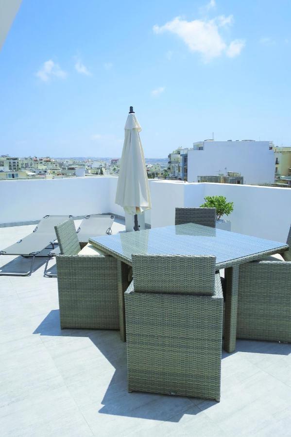 Stunning Penthouse Roof Terrace & Communal Swimming Pool Сент-Полс-Бей Экстерьер фото